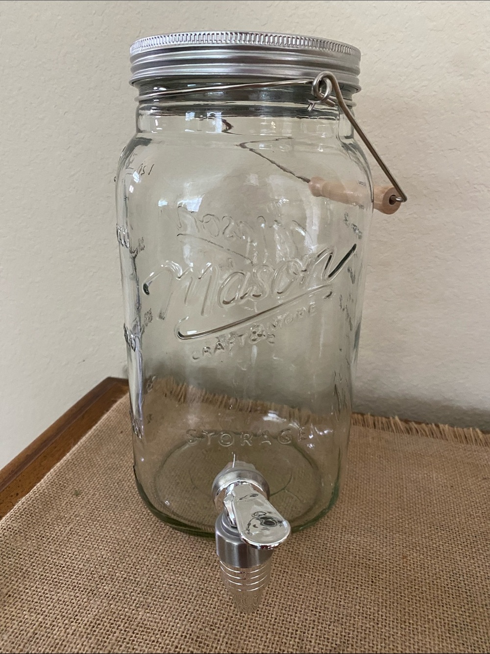 Mason 4 liter Clear Glass Beverage Dispenser with Silver Lid and Spigot, handle